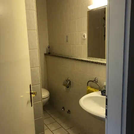 Gutshaus בית הארחה 3*