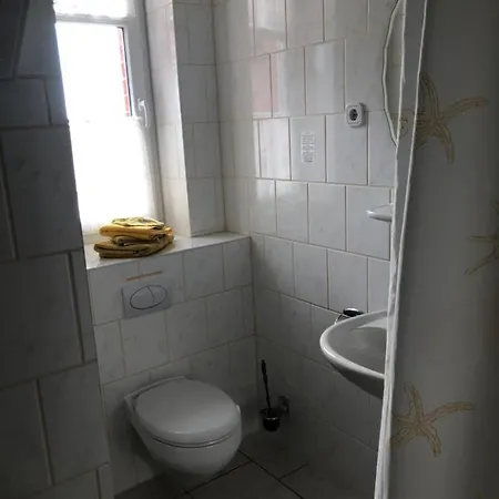 Gutshaus בית הארחה 3*