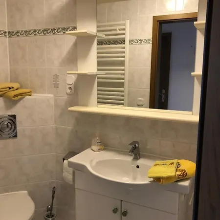 Gutshaus בית הארחה 3*