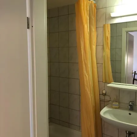 Gutshaus בית הארחה