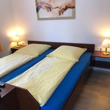 בית הארחה Gutshaus 3*